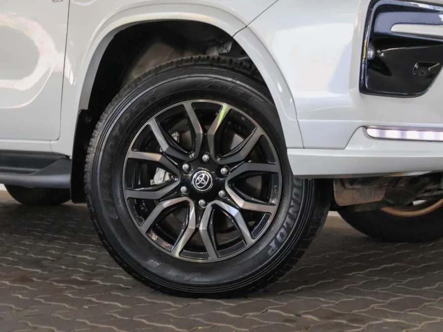 Used 2025 Toyota Fortuner 2.8GD-6 4x4 GR-Sport - SMG Toyota Cresta Used 2025 Toyota Fortuner 2.8GD-6 4x4 GR-Sport - SMG Toyota Cresta
