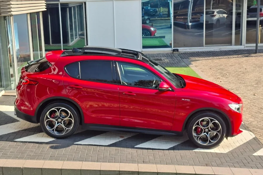 Used 2023 Alfa Romeo Stelvio 2.0T Veloce Q4 - Capital Auto World