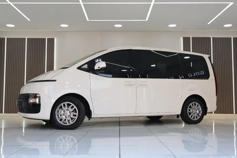 Used 2022 Hyundai Staria 2.2D Executive 11-seater - Golden Era Motors Used 2022 Hyundai Staria 2.2D Executive 11-seater - Golden Era Motors