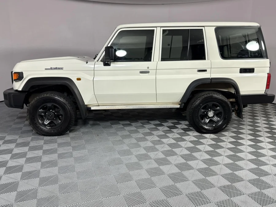 Used 2025 Toyota Land Cruiser 76 2.8GD-6 station wagon LX manual - WeBuyCars Brackenfell Cape Town Used 2025 Toyota Land Cruiser 76 2.8GD-6 station wagon LX manual - WeBuyCars Brackenfell Cape Town