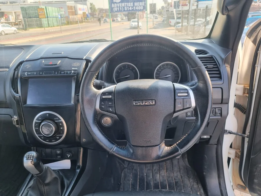 Used 2022 Isuzu D-Max 300 3.0TD double cab X-Rider X Limited - Carbase Auto Used 2022 Isuzu D-Max 300 3.0TD double cab X-Rider X Limited - Carbase Auto