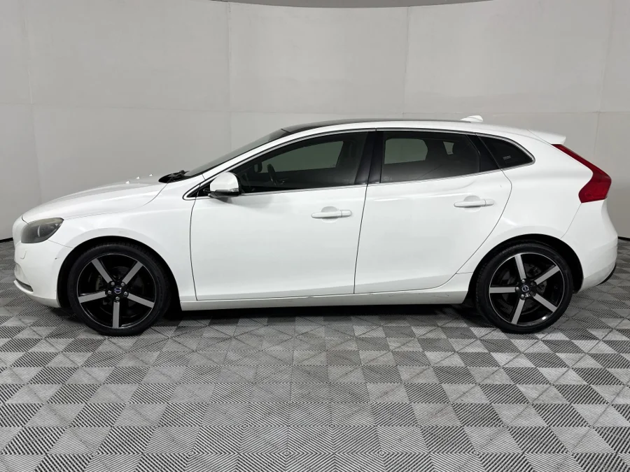 Used 2015 Volvo V40 D2 Excel - WeBuyCars The Dome Used 2015 Volvo V40 D2 Excel - WeBuyCars The Dome