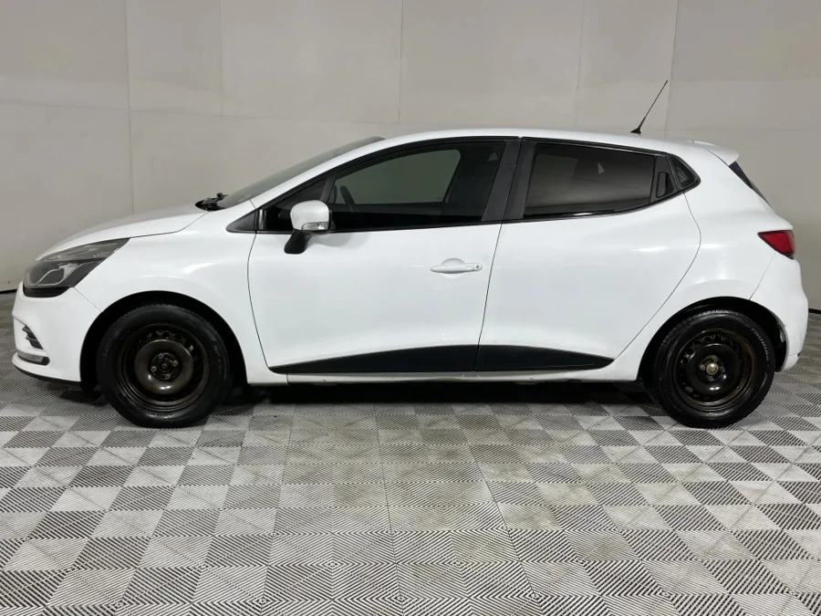 Used 2020 Renault Clio 66kW turbo Authentique - WeBuyCars The Dome