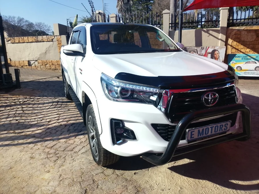 Used 2018 Toyota Hilux 2.8GD-6 double cab Raider Dakar auto - E Motors Used 2018 Toyota Hilux 2.8GD-6 double cab Raider Dakar auto - E Motors