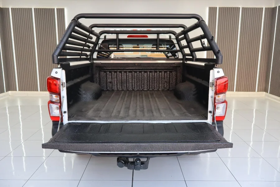 Used 2024 Isuzu D-Max 1.9TD Extended cab - Golden Era Motors