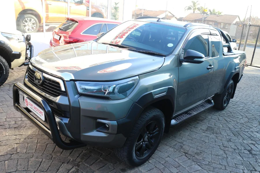 Used 2021 Toyota Hilux 2.4GD-6 Xtra cab Raider manual - OMC Motors Used 2021 Toyota Hilux 2.4GD-6 Xtra cab Raider manual - OMC Motors