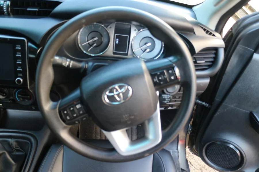 Used 2021 Toyota Hilux 2.4GD-6 Xtra cab Raider manual - OMC Motors Used 2021 Toyota Hilux 2.4GD-6 Xtra cab Raider manual - OMC Motors