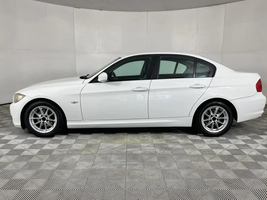 Used 2011 BMW 3 Series 320i Innovations - WeBuyCars The Dome Used 2011 BMW 3 Series 320i Innovations - WeBuyCars The Dome