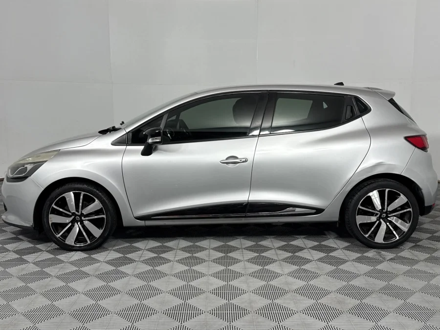 Used 2014 Renault Clio 66kW turbo Dynamique - WeBuyCars Richmond Used 2014 Renault Clio 66kW turbo Dynamique - WeBuyCars Richmond