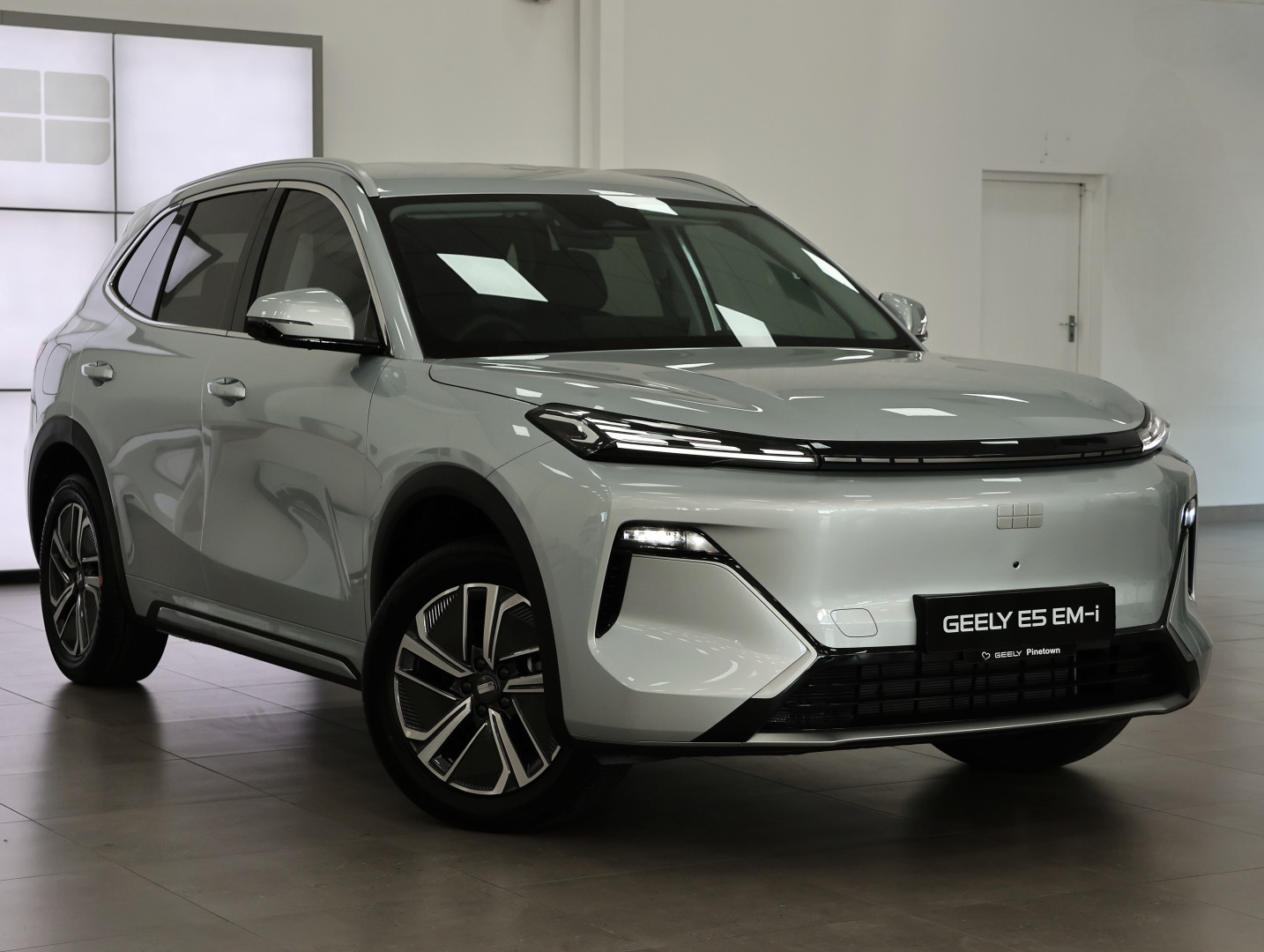 New 2025 Geely E5 EM-i Aspire