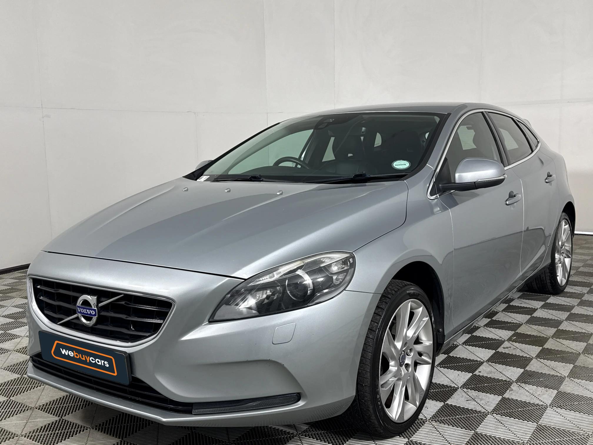 Used 2016 Volvo V40 T4 Inscription