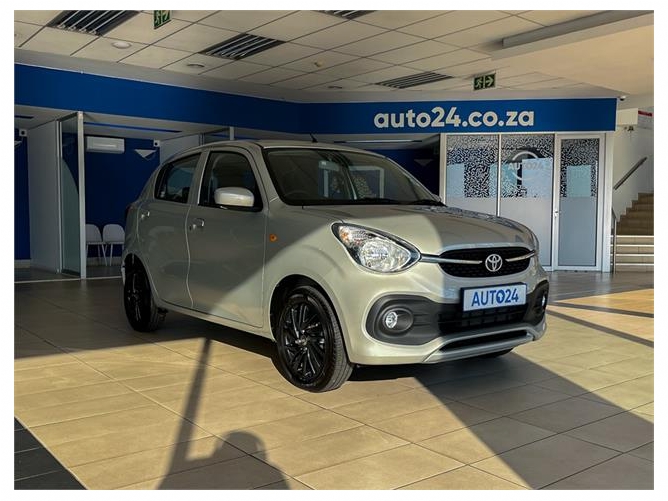 Used 2025 Toyota Vitz 1.0 XR manual