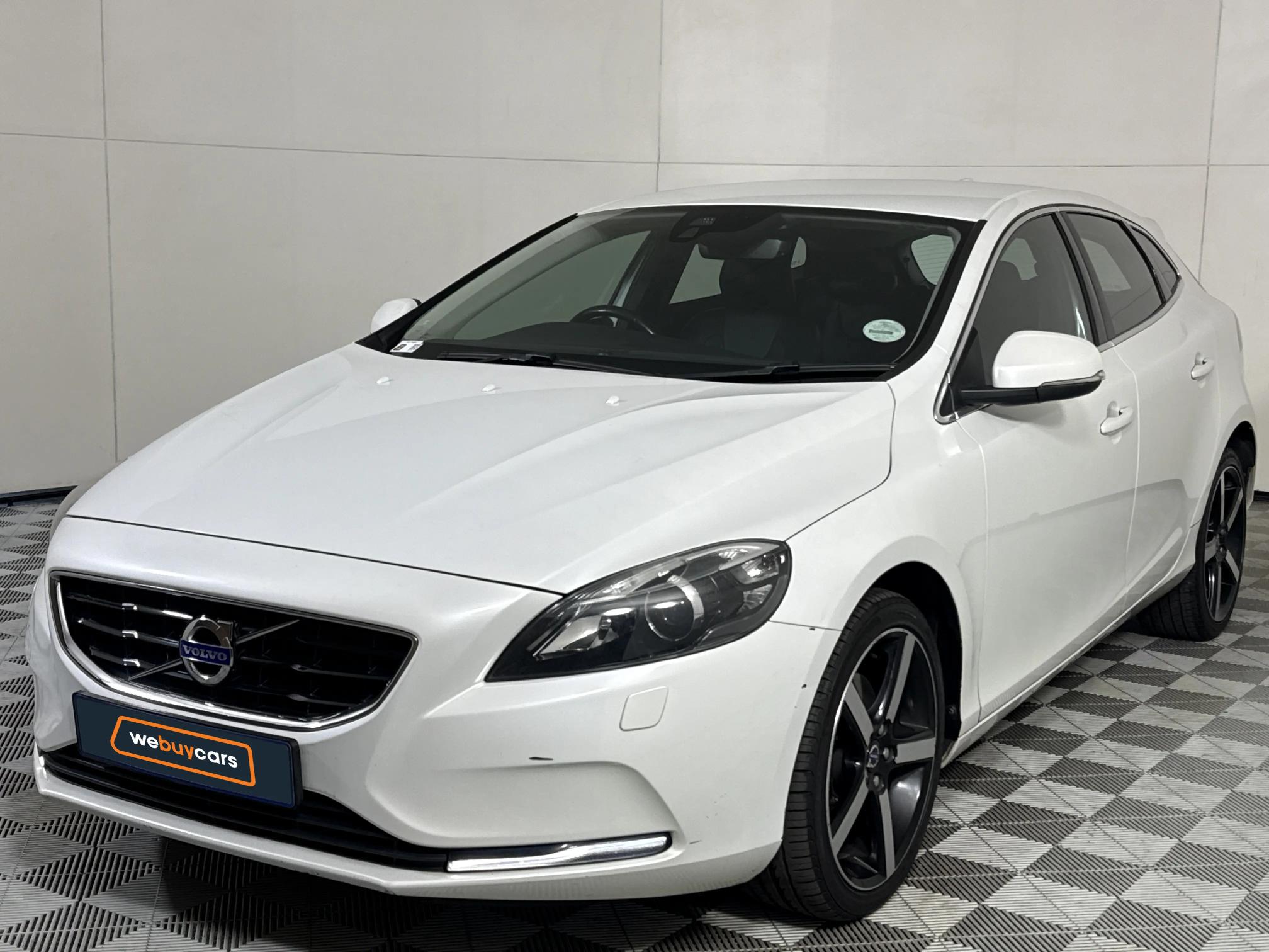 Used 2015 Volvo V40 T3 Momentum