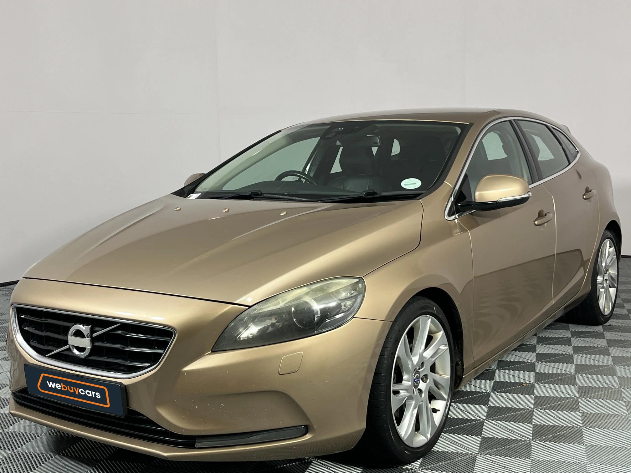 Used 2014 Volvo V40 T4 Excel auto