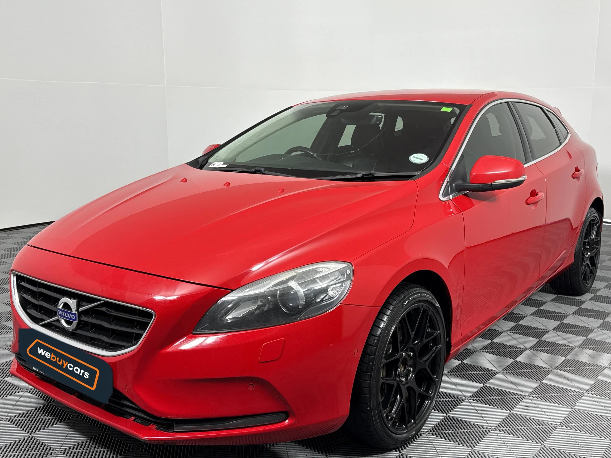 Used 2017 Volvo V40 T4 Momentum auto