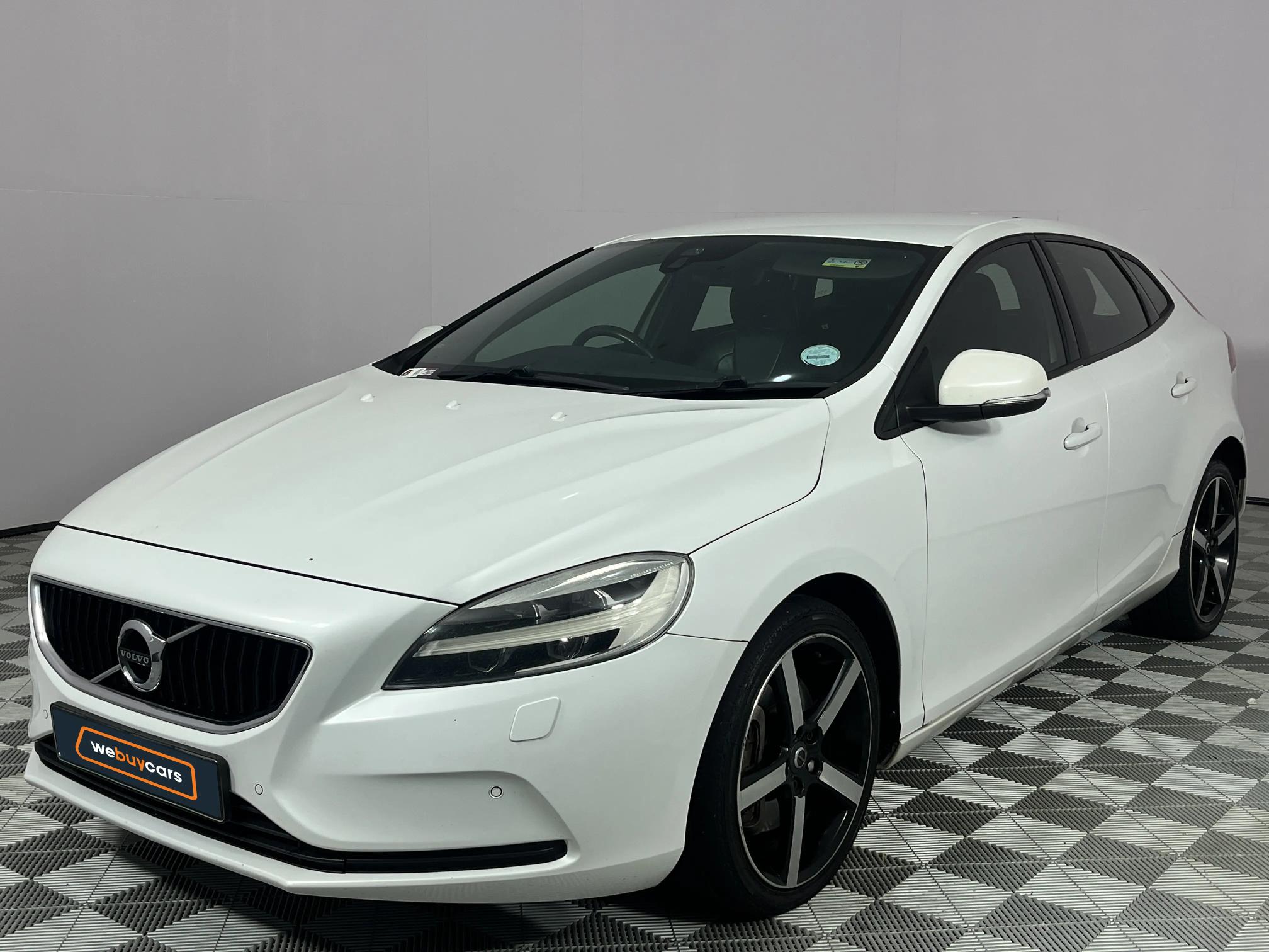 Used 2017 Volvo V40 T3 Momentum auto