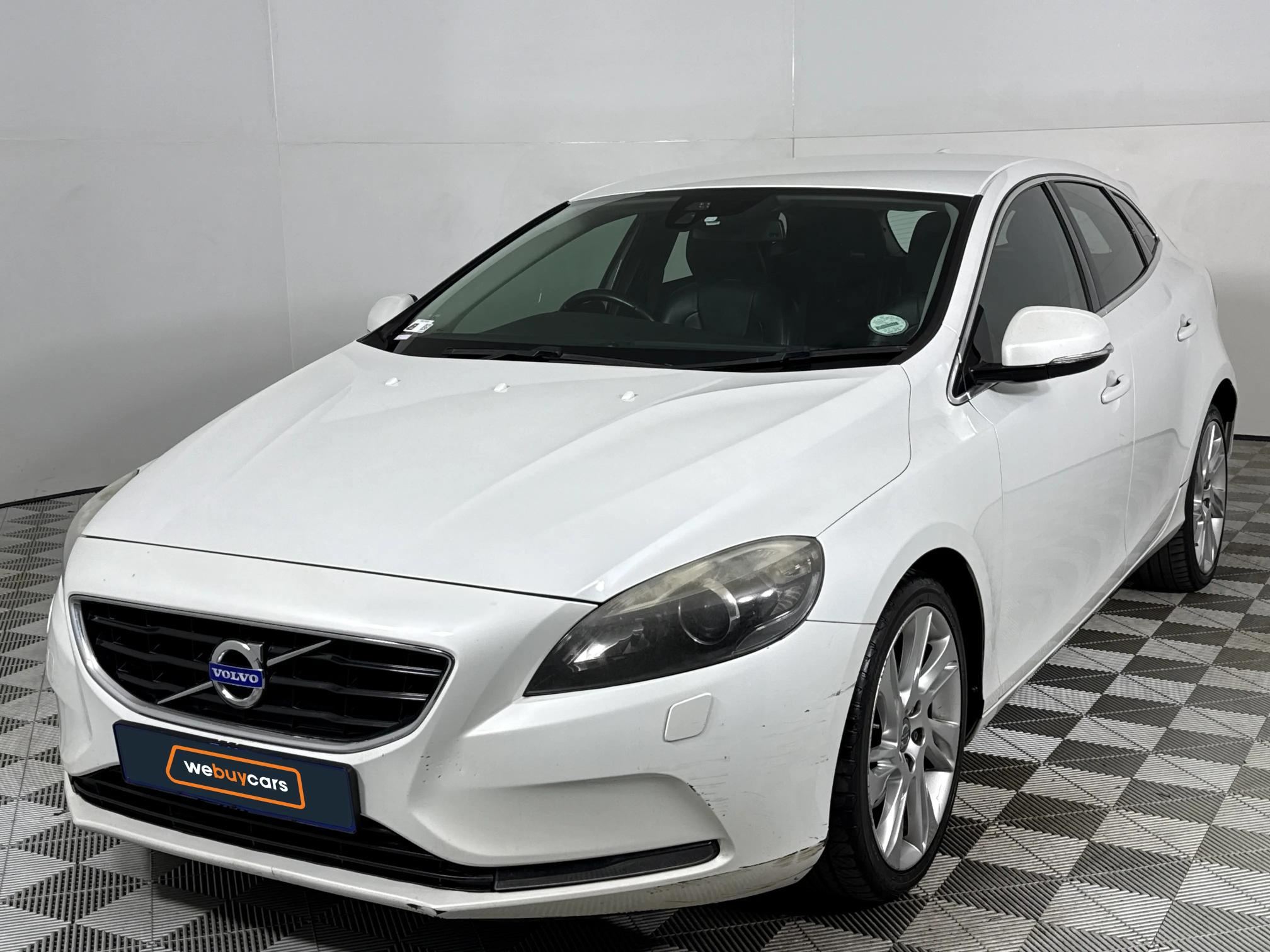 Used 2015 Volvo V40 T4 Excel auto