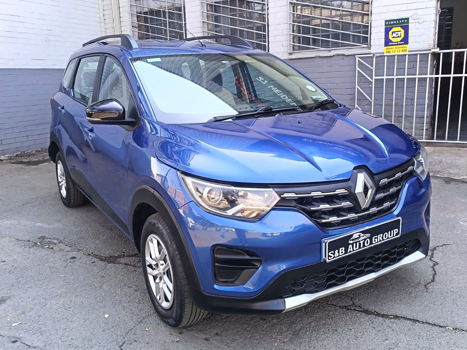 Used 2023 Renault Triber 1.0 Zen manual
