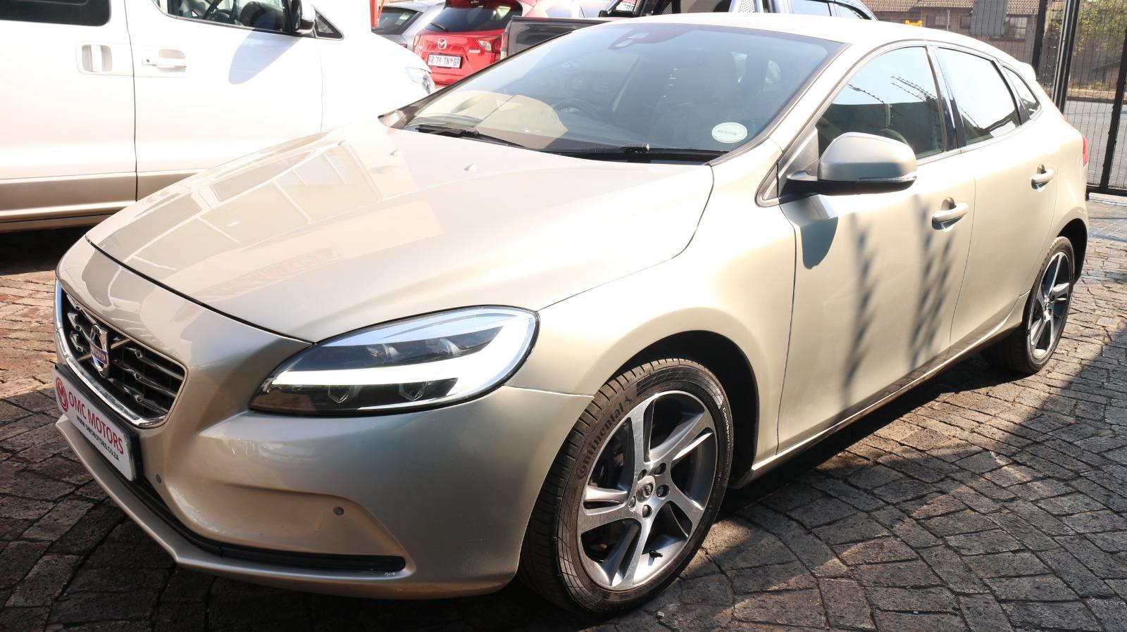 Used 2018 Volvo V40 T3 R-Design auto