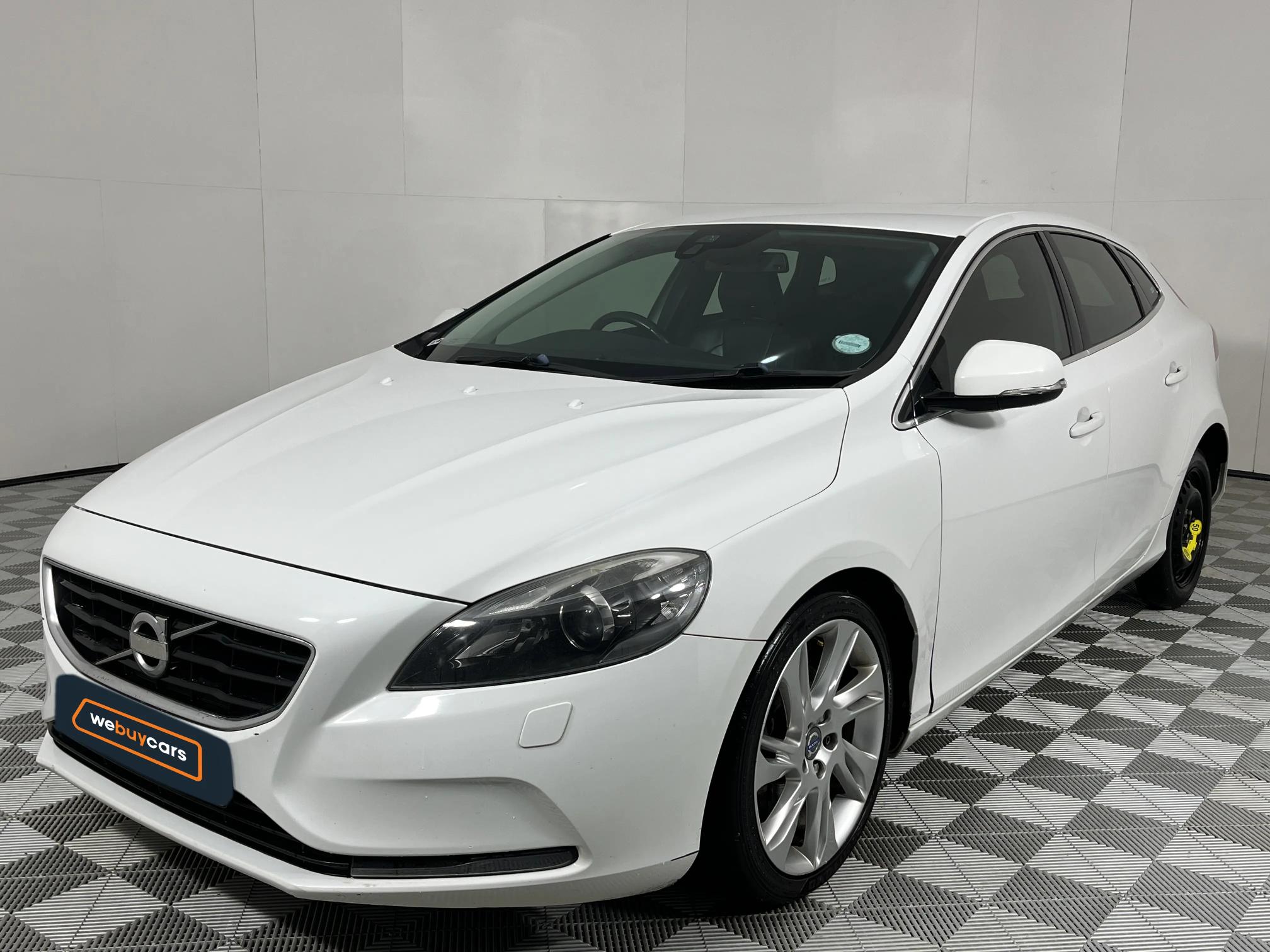 Used 2014 Volvo V40 T4 Excel auto