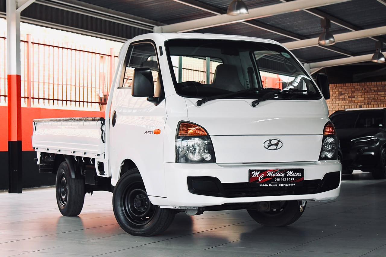Used 2016 Hyundai H-100 Bakkie 2.6D deck