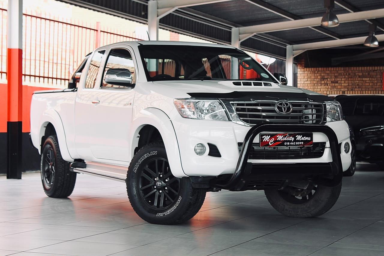 Used 2013 Toyota Hilux 3.0D-4D Xtra cab Raider Dakar edition