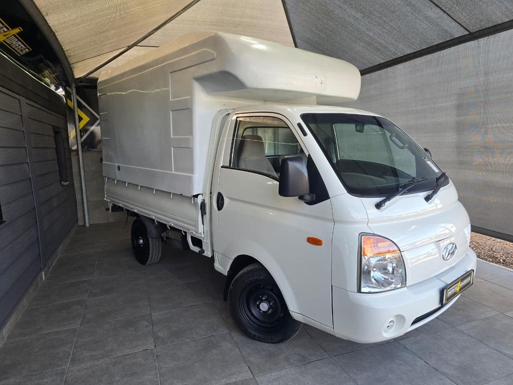 Used 2005 Hyundai H-100 Bakkie 2.6D deck