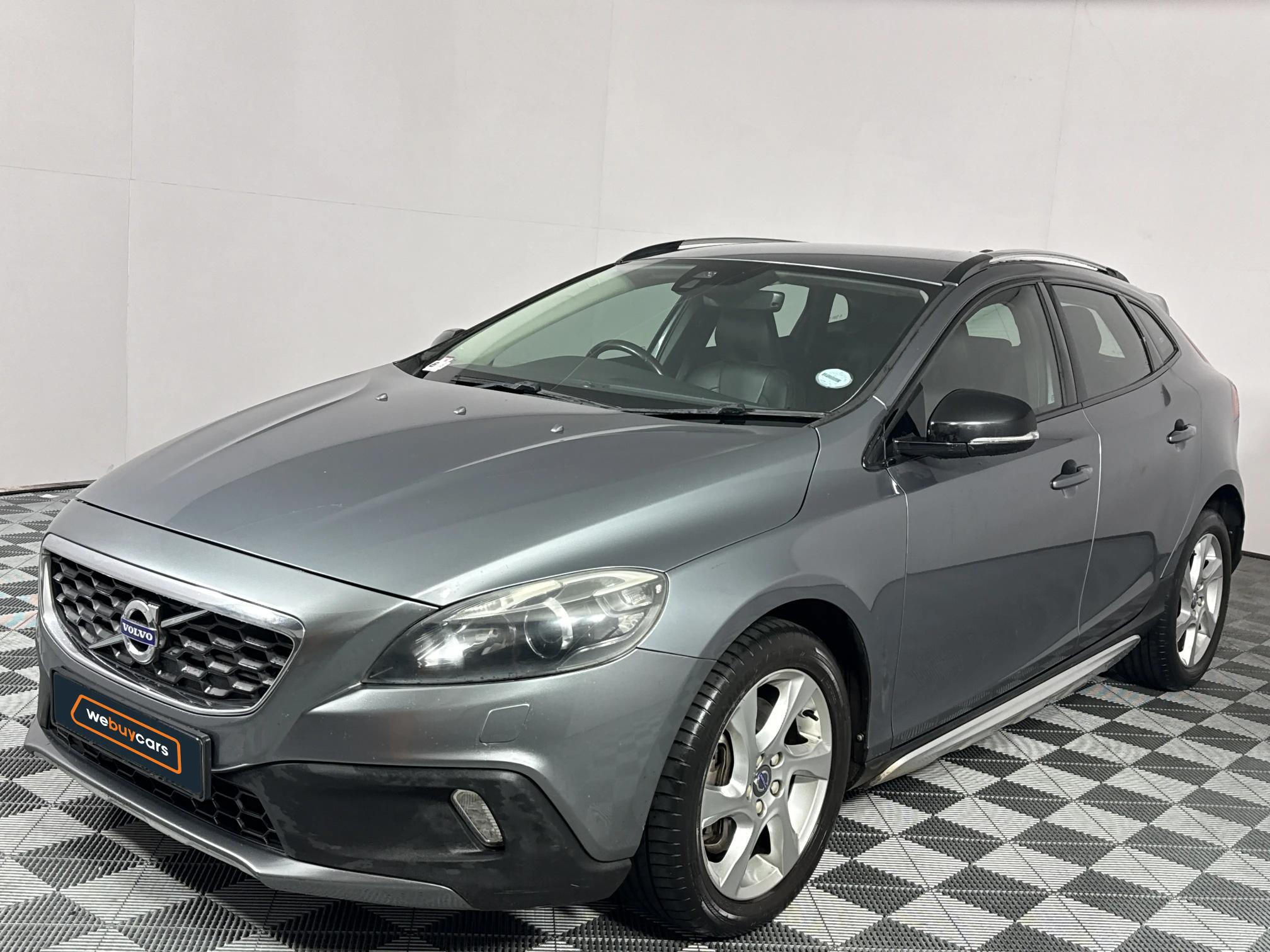 Used 2015 Volvo V40 Cross Country D4 Inscription