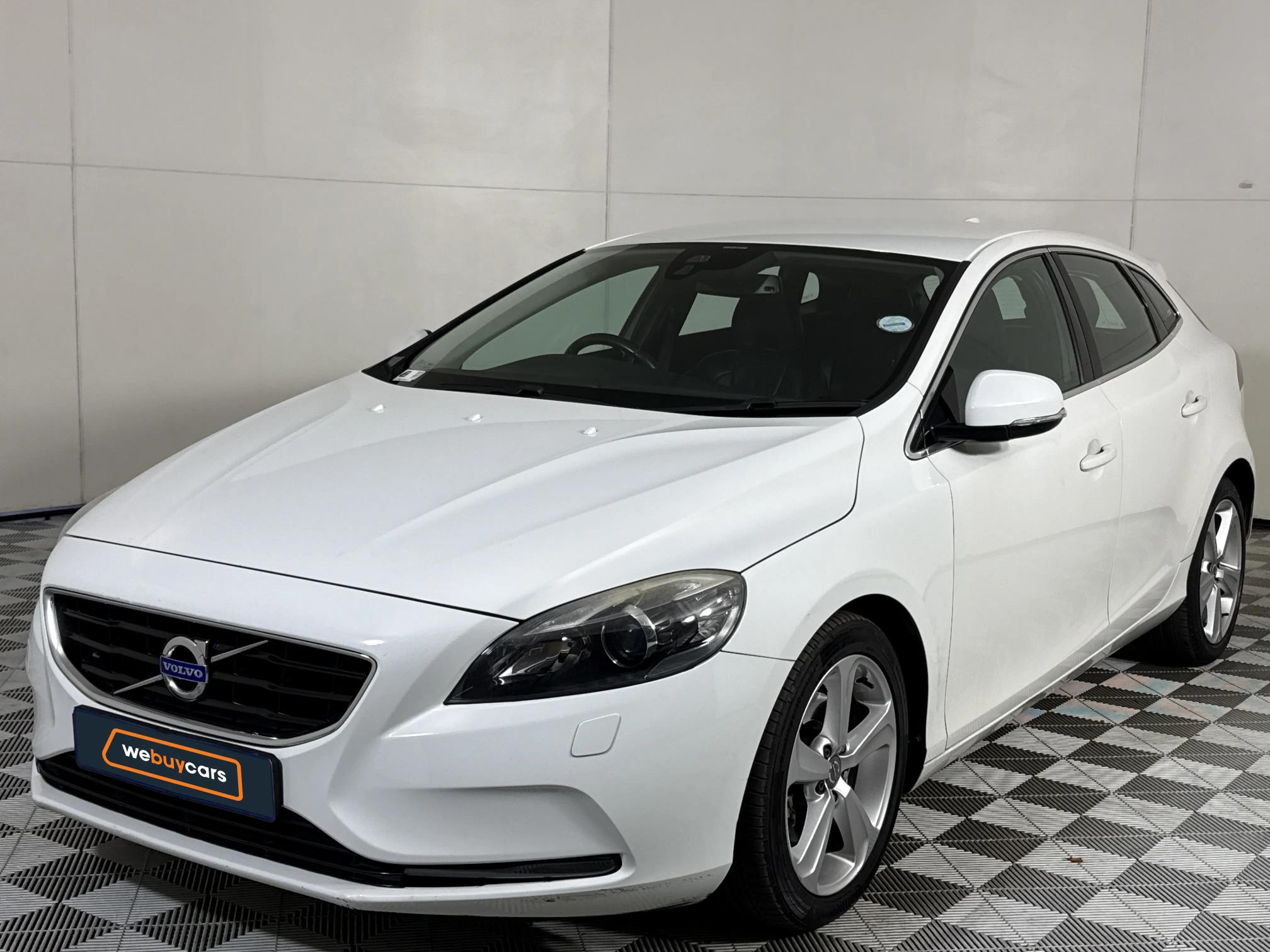 Used 2013 Volvo V40 T4 Excel auto