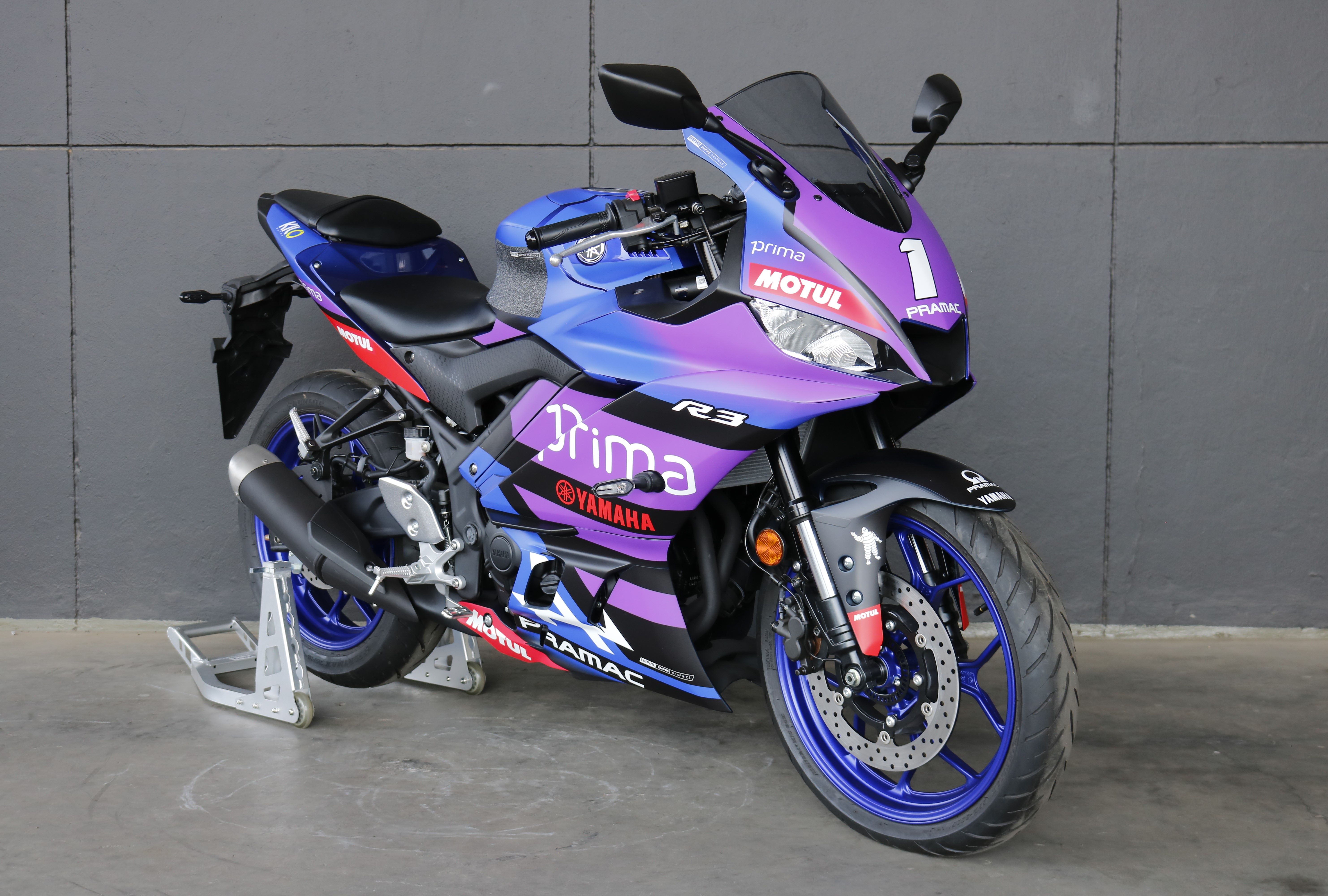 YAMAHA R3