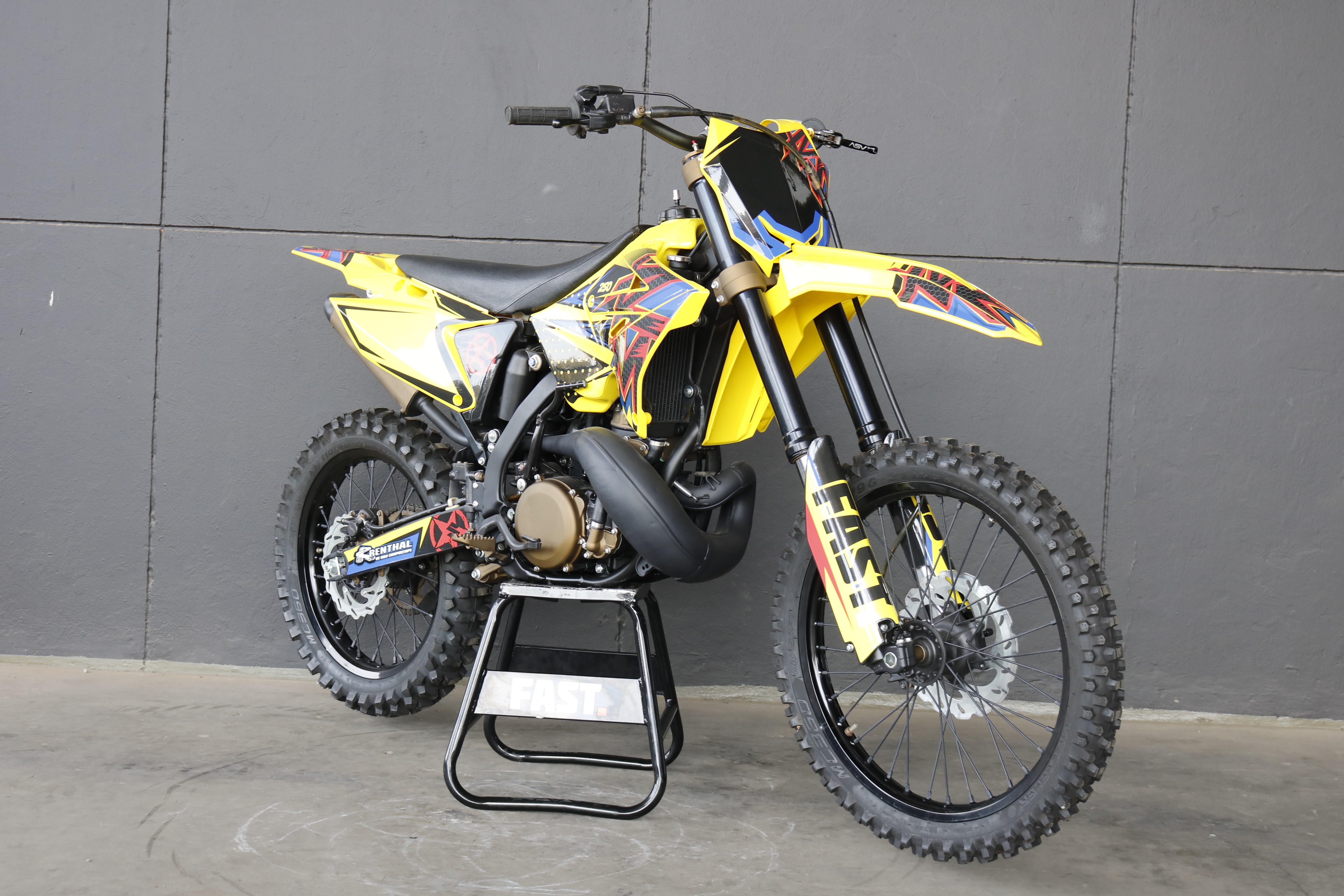 SUZUKI RM 250
