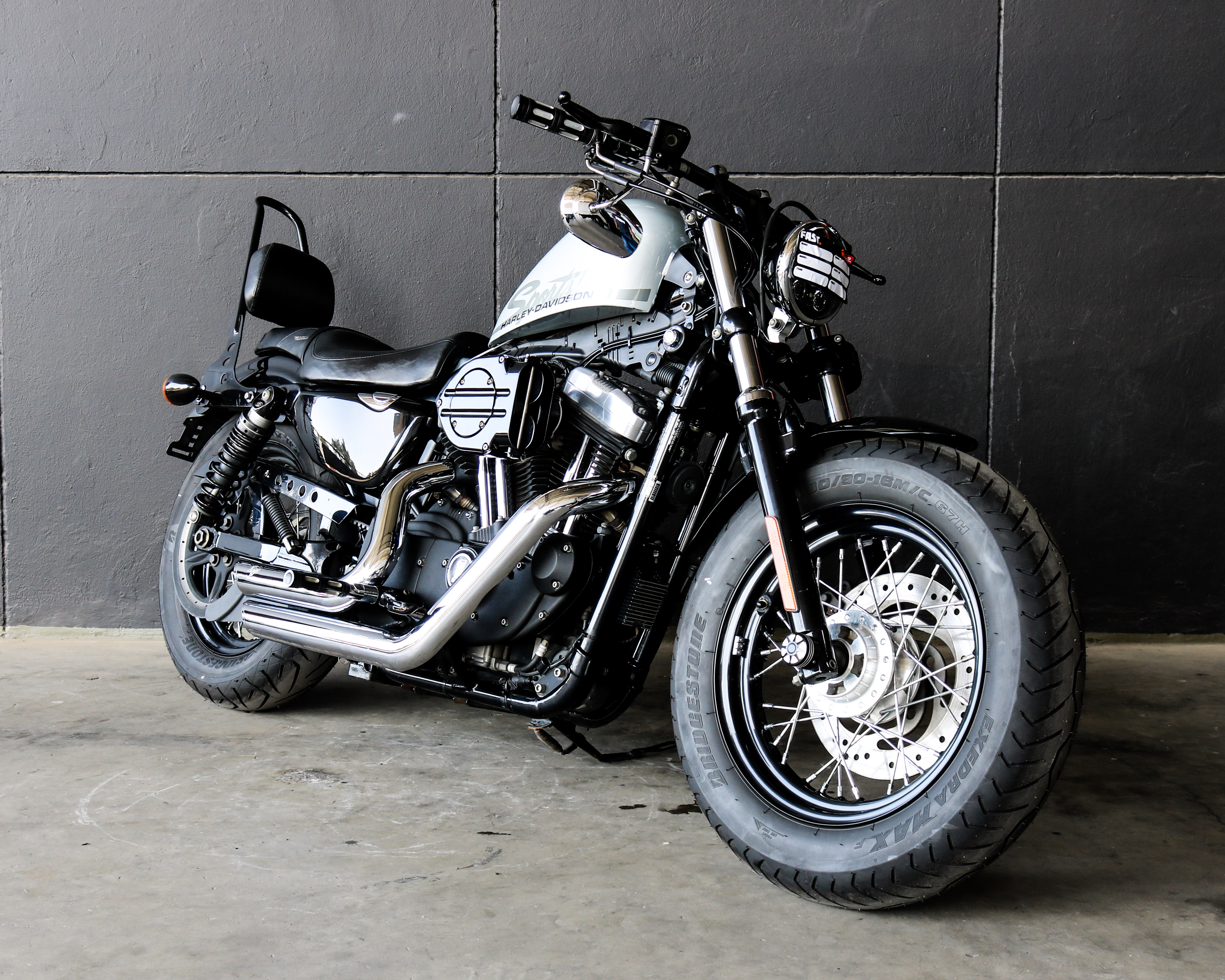 HARLEY DAVIDSON SPORTSTER FORTY-EIGHT