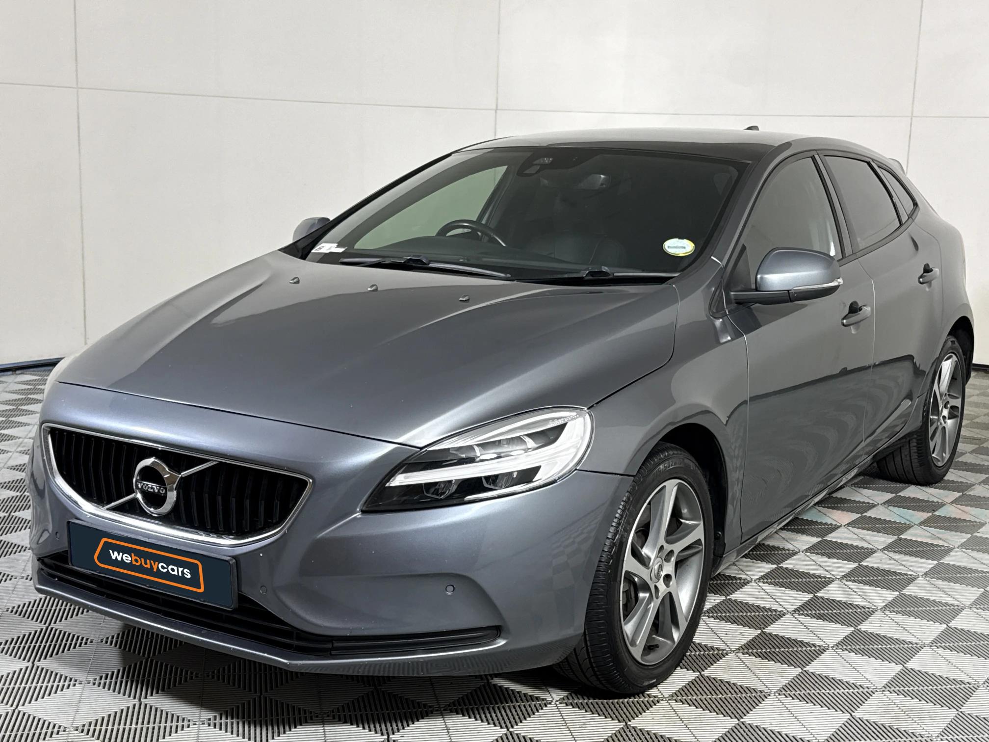 Used 2017 Volvo V40 T3 Momentum auto