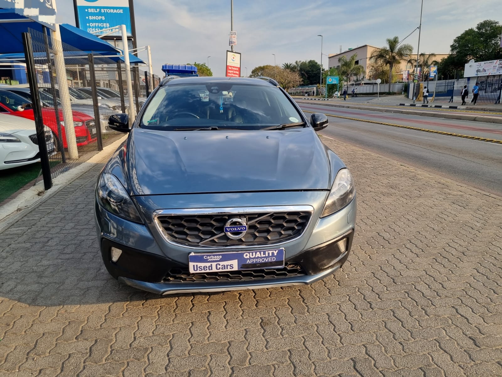 Used 2014 Volvo V40 Cross Country T4 Momentum auto