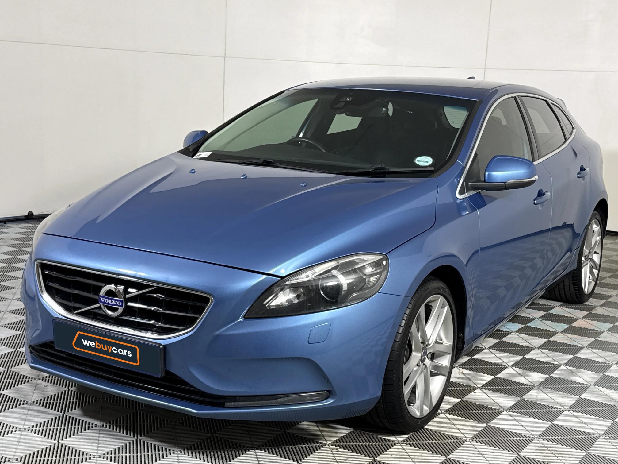 Used 2016 Volvo V40 T3 Momentum auto