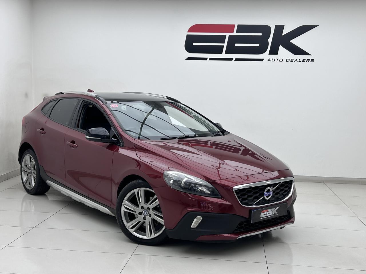 Used 2015 Volvo V40 Cross Country T4 Momentum auto