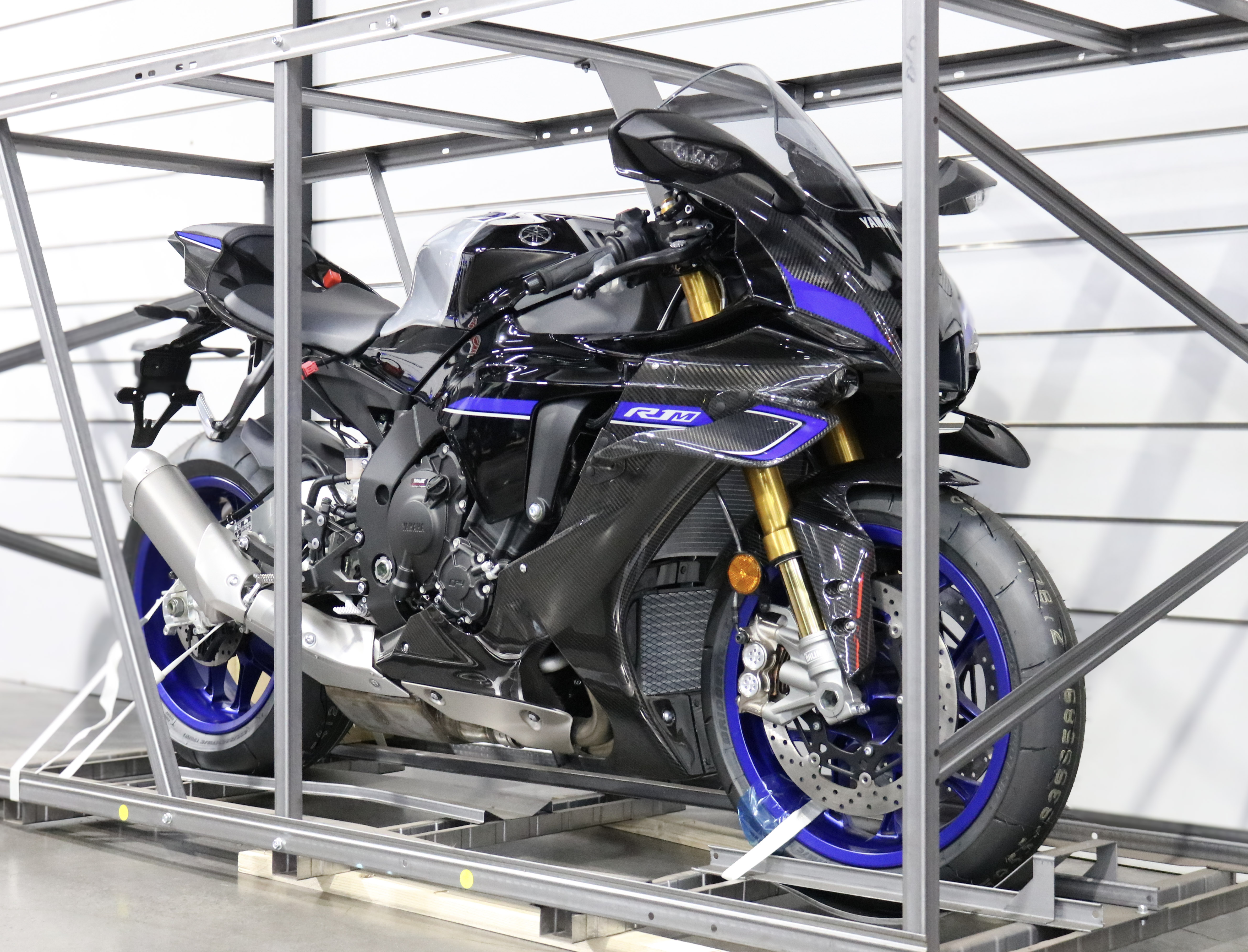 YAMAHA R1M