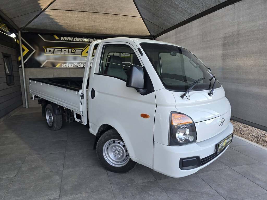 Used 2013 Hyundai H-100 Bakkie 2.6D deck