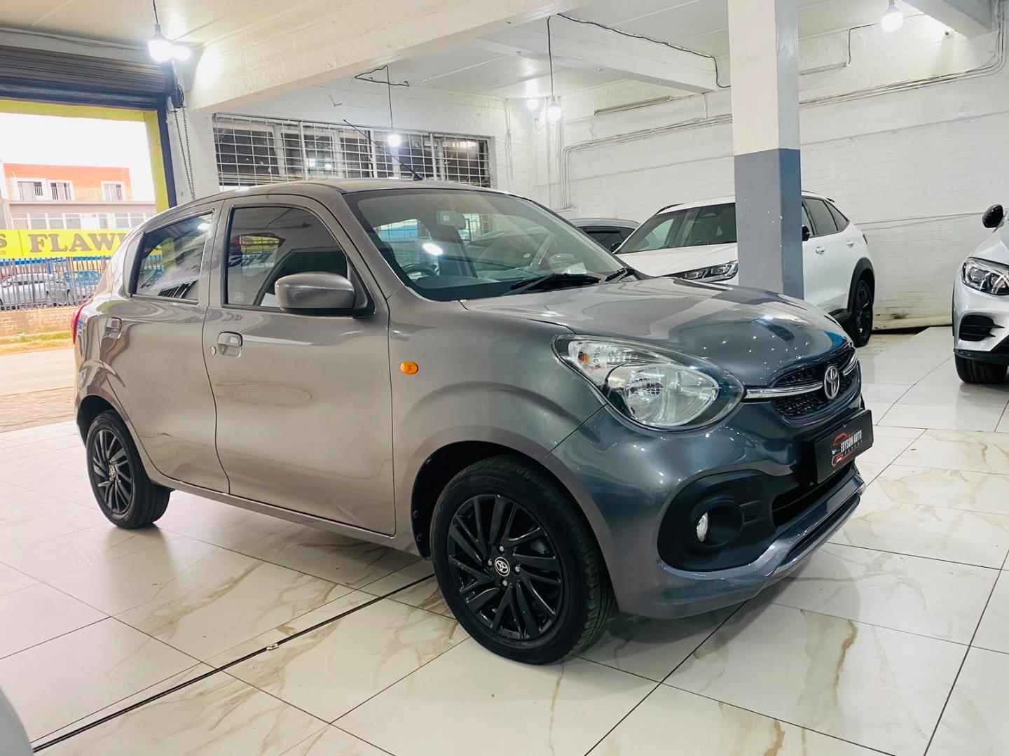 Used 2025 Toyota Vitz 1.0 XR manual