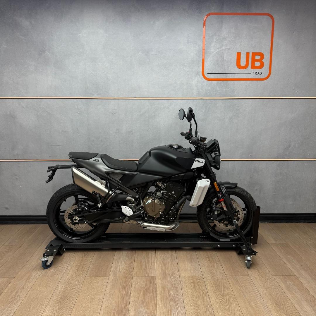 New 2026 Husqvarna SVARTPILEN 801