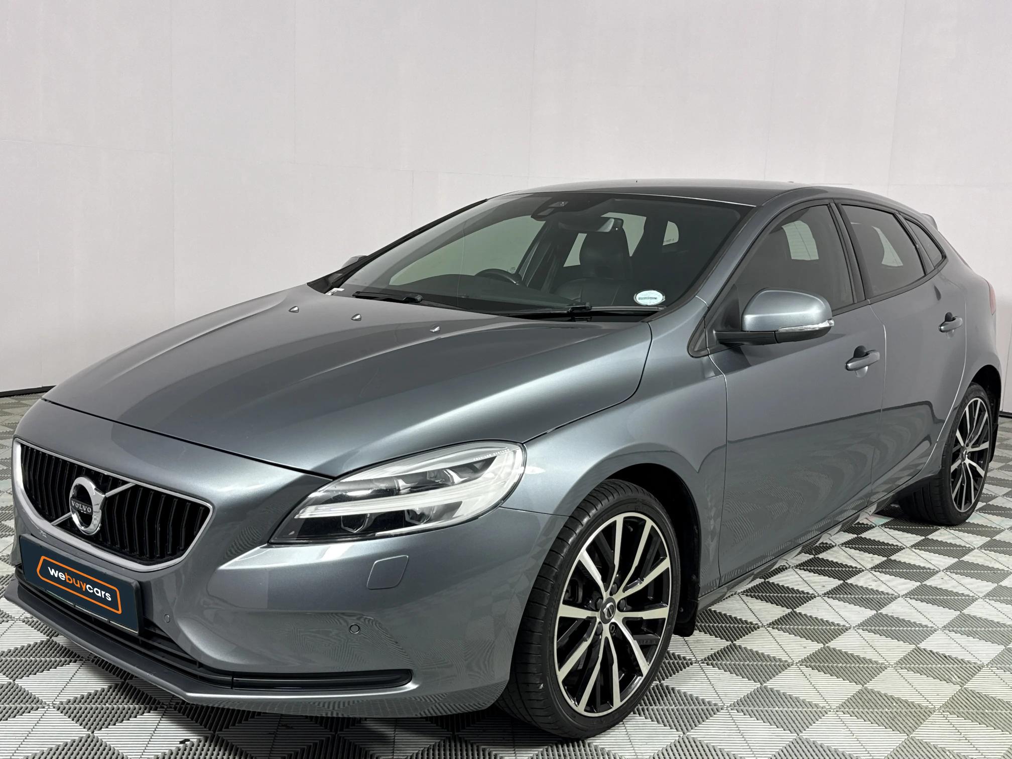 Used 2017 Volvo V40 T3 Momentum auto