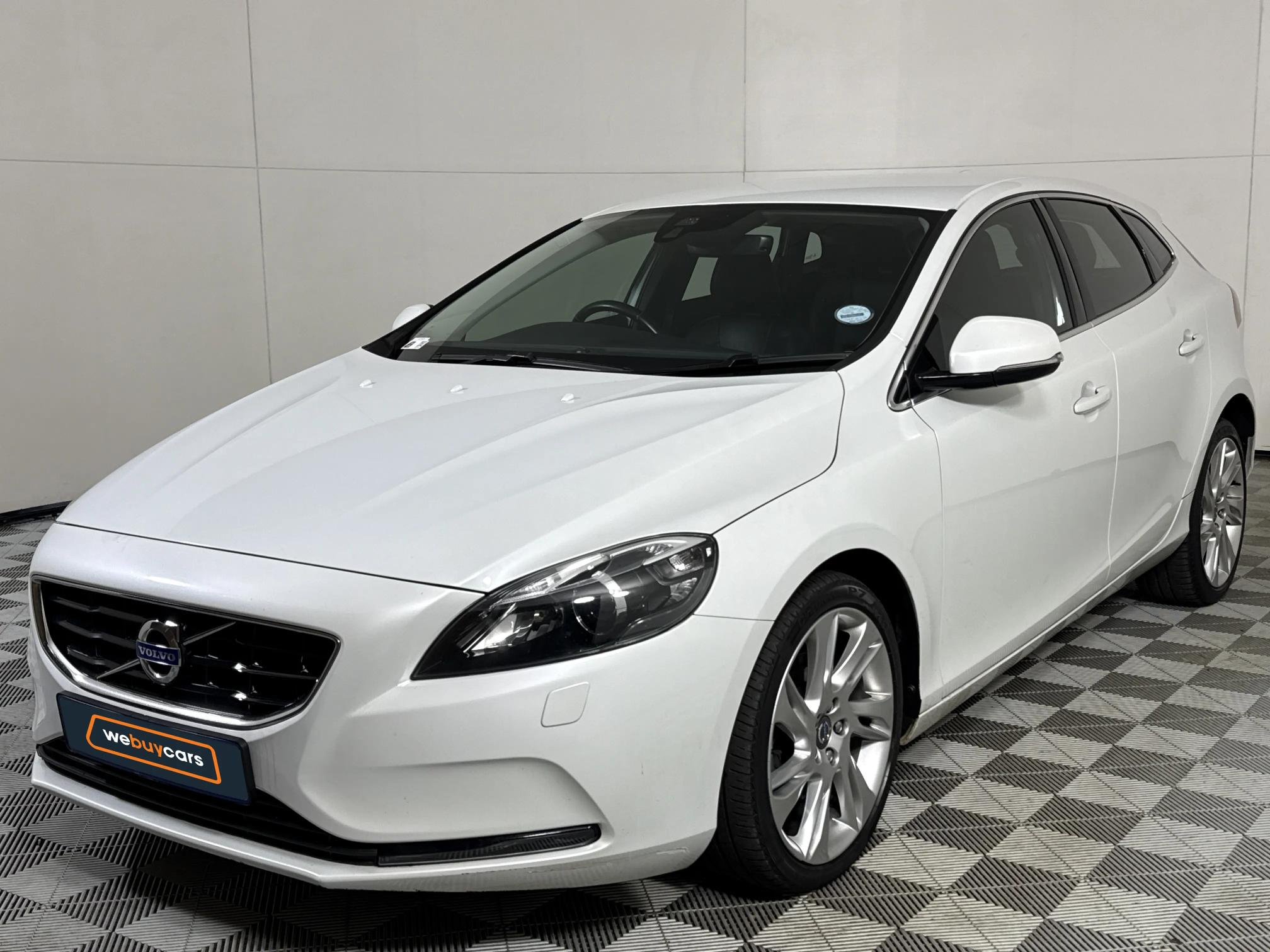 Used 2015 Volvo V40 T3 Excel