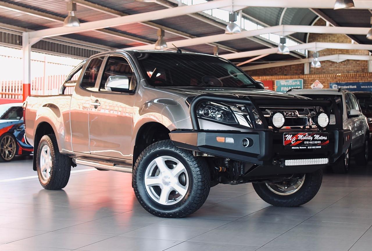 Used 2015 Isuzu KB 300D-Teq Extended cab LX