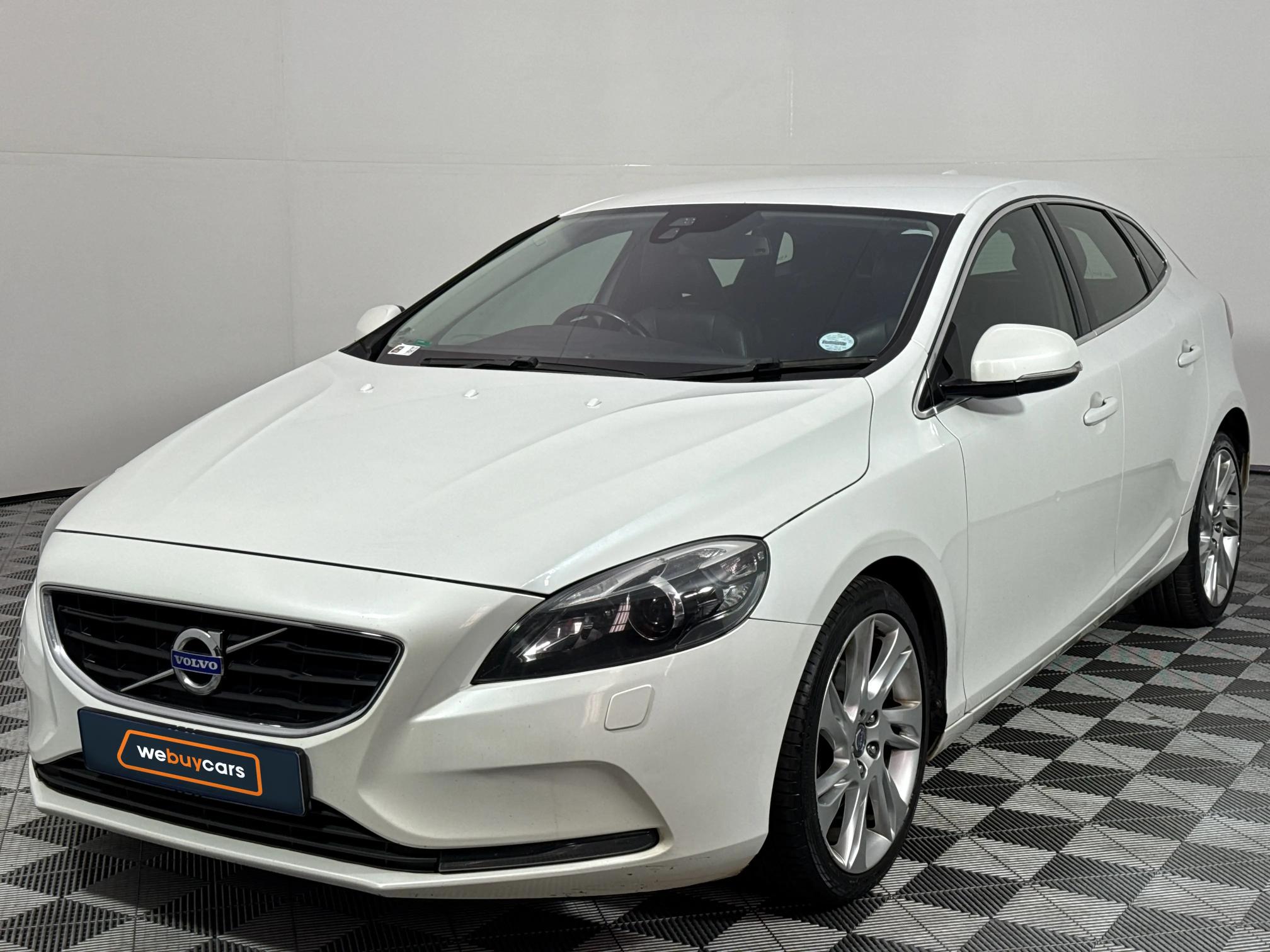 Used 2015 Volvo V40 T3 Excel