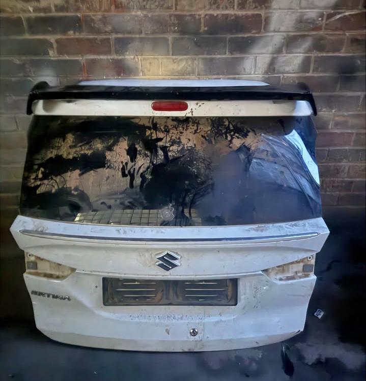 Suzuki Ertiga tailgate