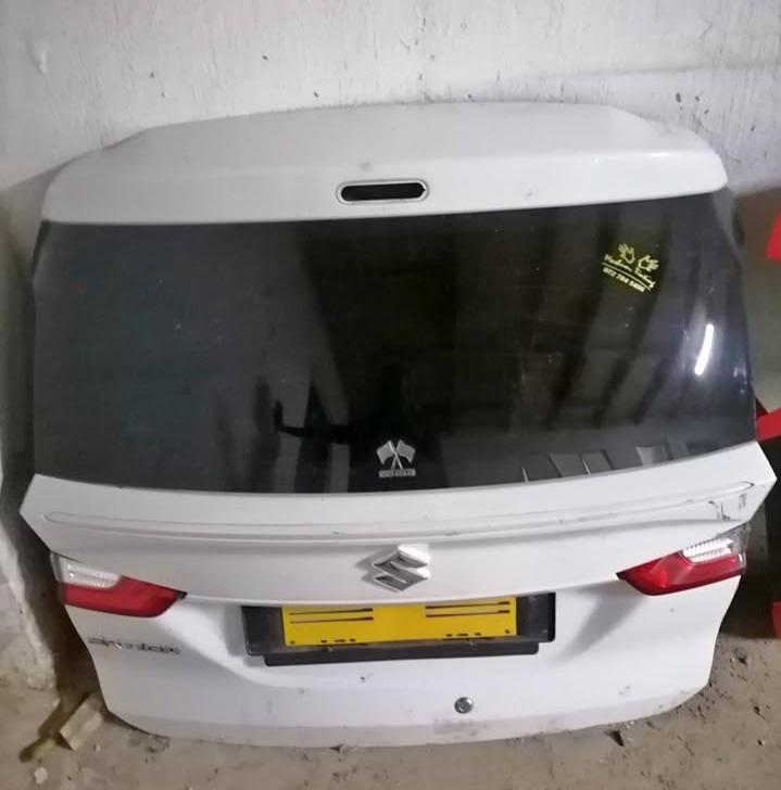 Suzuki Ertiga tailgate