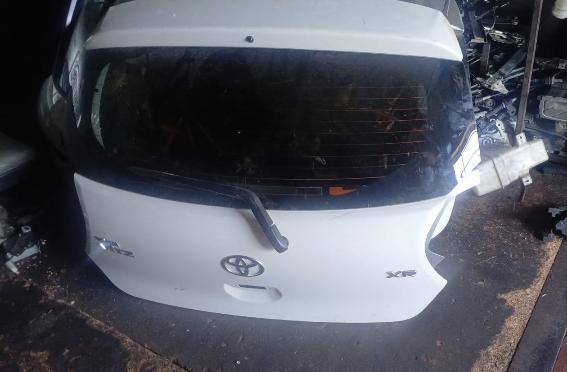 Toyota vitz tailgate