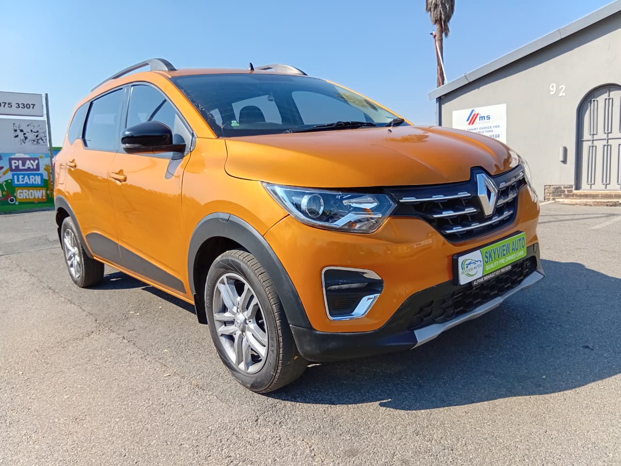 Used 2022 Renault Triber 1.0 Prestige auto