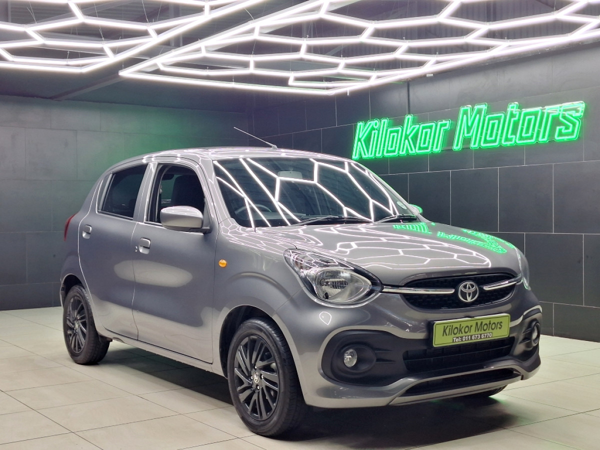 Used 2023 Toyota Vitz 1.0 XR manual