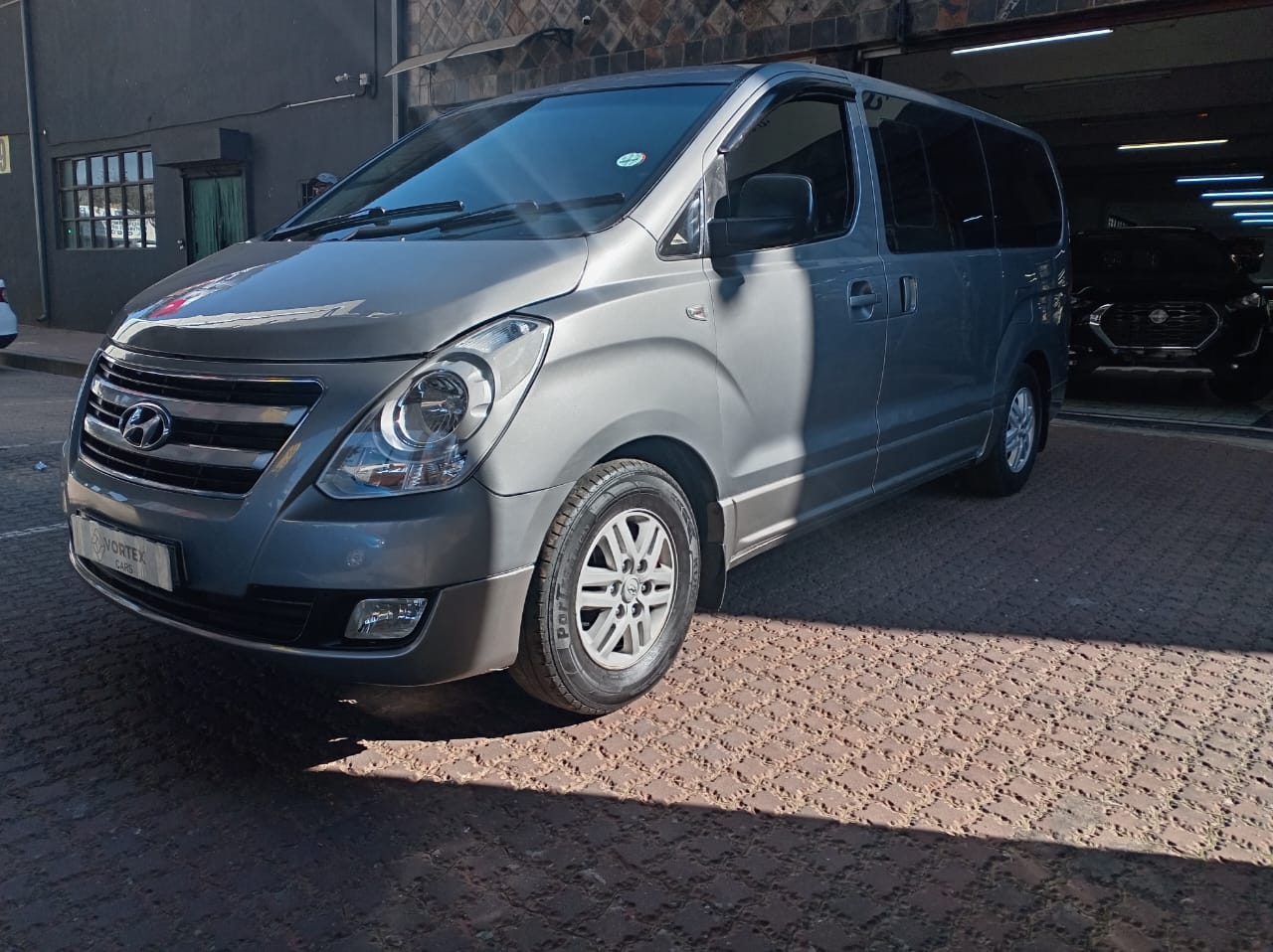 Used 2017 Hyundai H-1 2.5VGTi bus Elite 9-seater